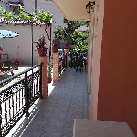 Apartament Kokkinos