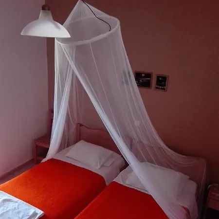 Apartament Kokkinos *